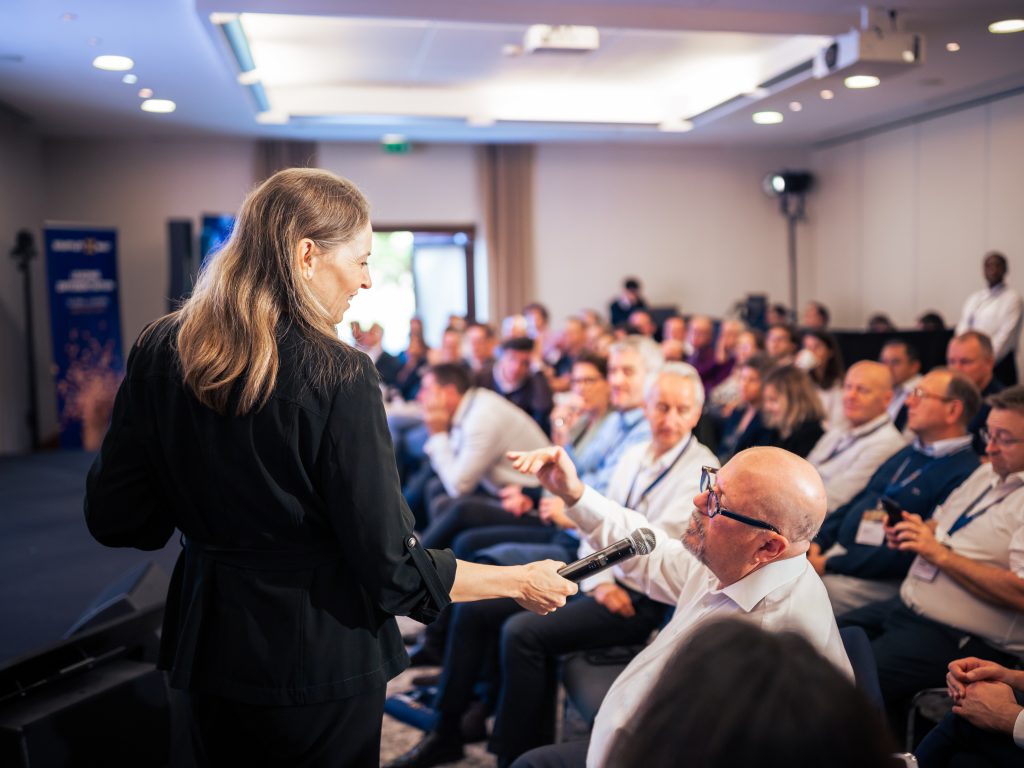 As part of a Soufflet Malt job, employees often take part in discussions during company conferences.